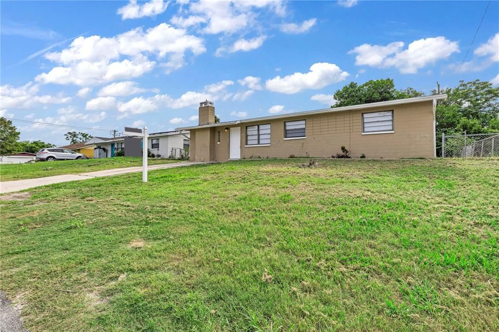 For Sale: $154,900 (3 beds, 1 baths, 1127 Square Feet)