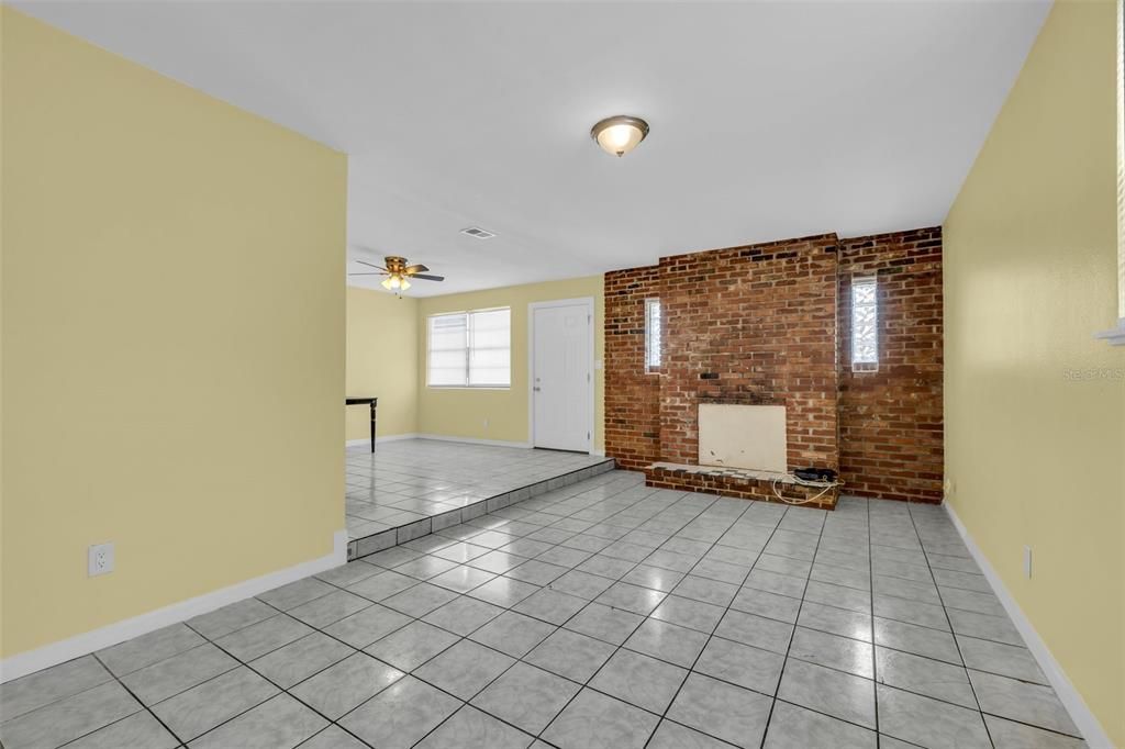 For Sale: $154,900 (3 beds, 1 baths, 1127 Square Feet)