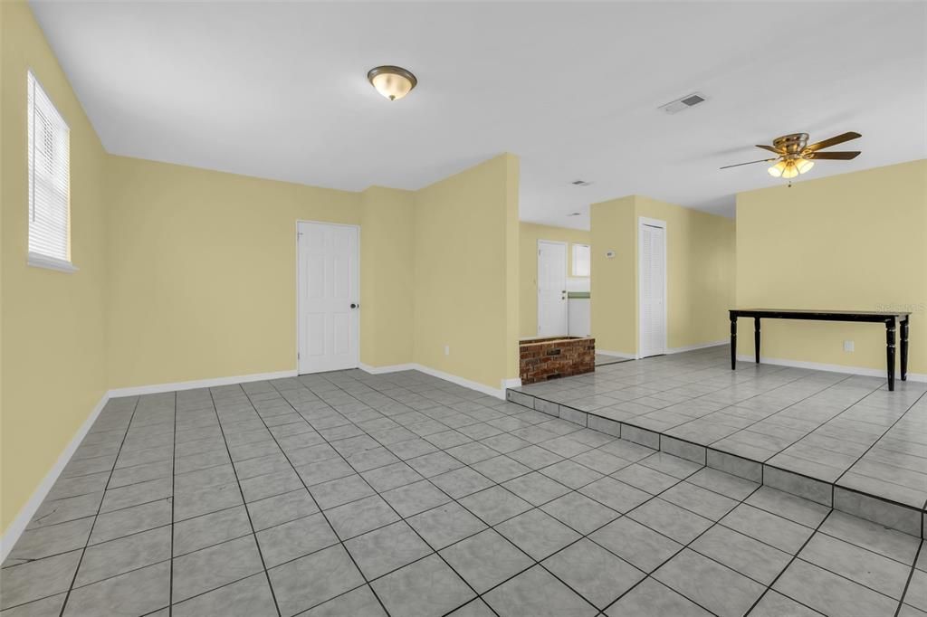 For Sale: $154,900 (3 beds, 1 baths, 1127 Square Feet)