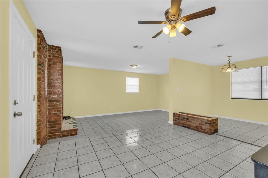 For Sale: $154,900 (3 beds, 1 baths, 1127 Square Feet)