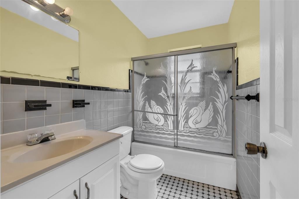 For Sale: $154,900 (3 beds, 1 baths, 1127 Square Feet)