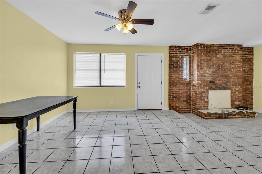 For Sale: $154,900 (3 beds, 1 baths, 1127 Square Feet)