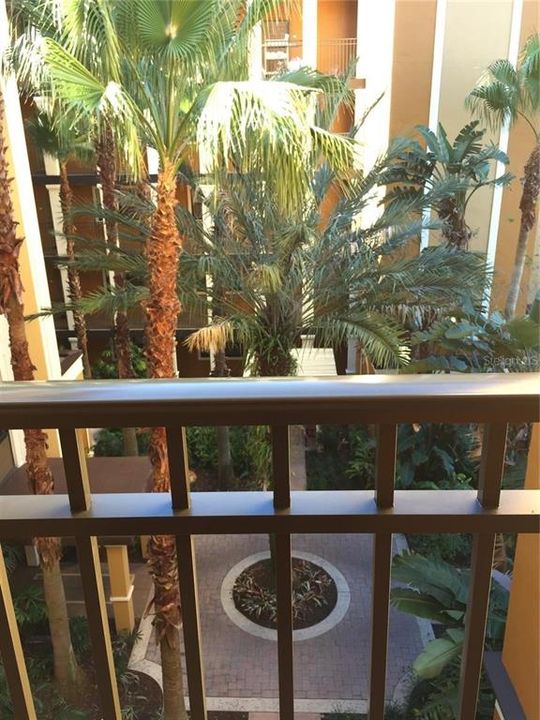 For Sale: $159,000 (2 beds, 2 baths, 957 Square Feet)