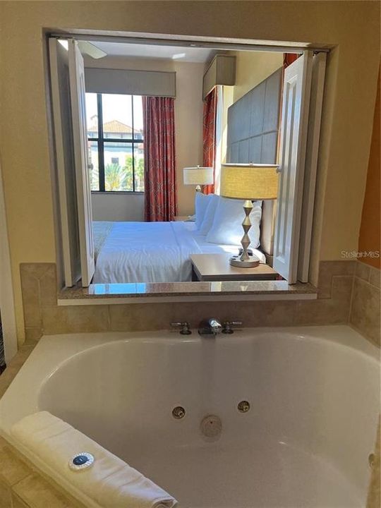 For Sale: $159,000 (2 beds, 2 baths, 957 Square Feet)