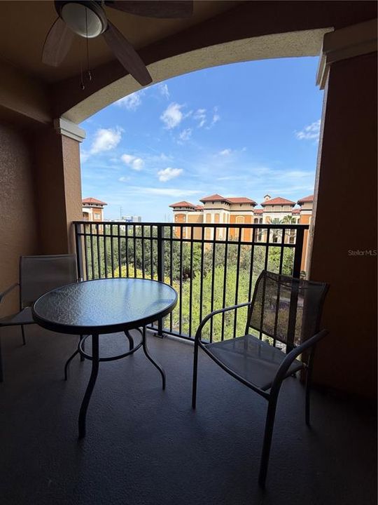 For Sale: $159,000 (2 beds, 2 baths, 957 Square Feet)