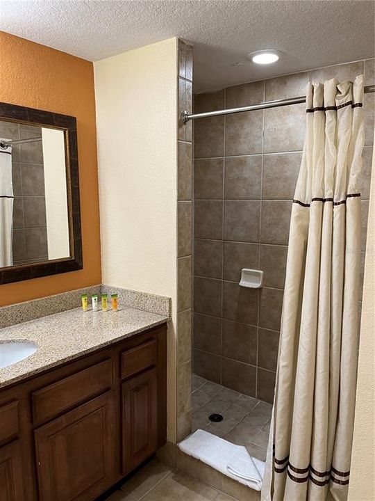 For Sale: $159,000 (2 beds, 2 baths, 957 Square Feet)