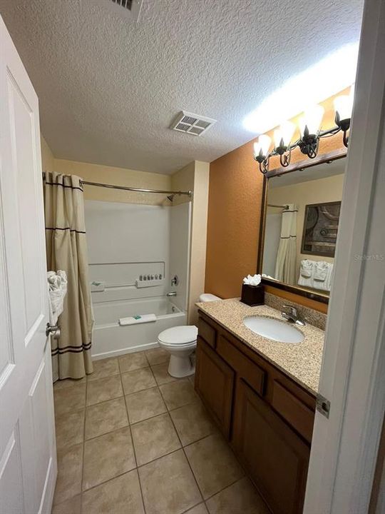 For Sale: $159,000 (2 beds, 2 baths, 957 Square Feet)