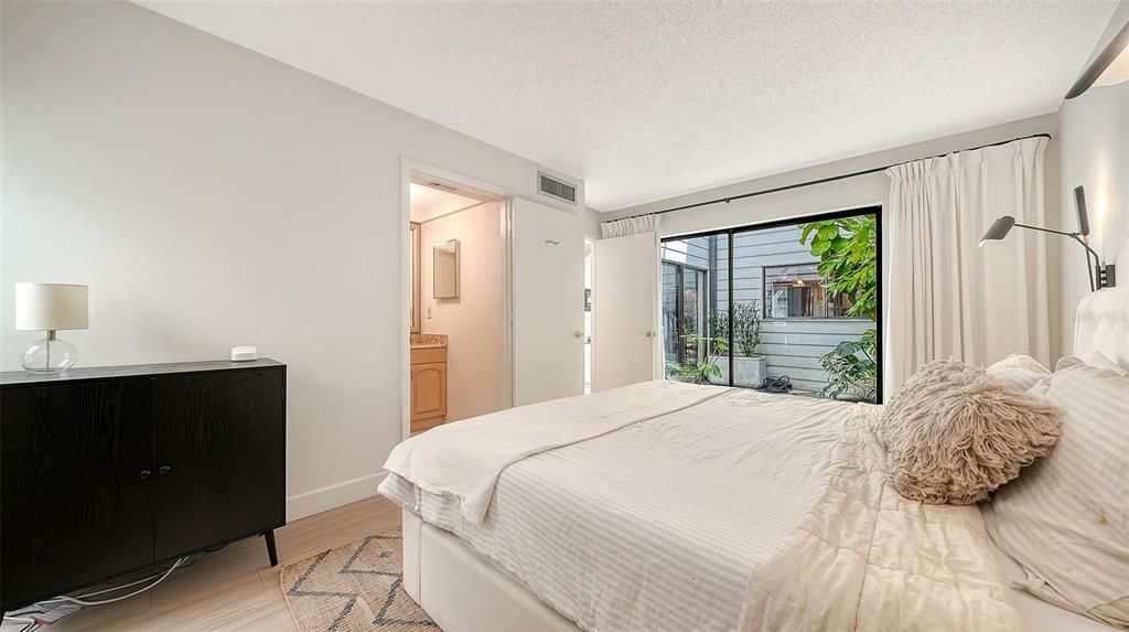 For Sale: $309,000 (3 beds, 2 baths, 1321 Square Feet)
