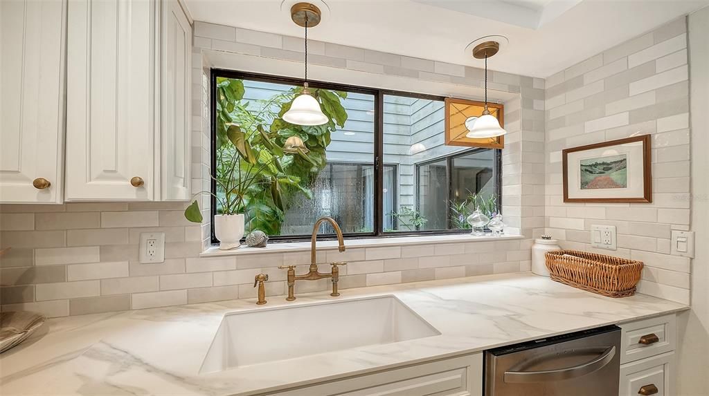 For Sale: $309,000 (3 beds, 2 baths, 1321 Square Feet)