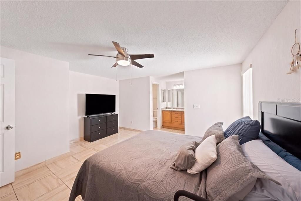 For Sale: $399,999 (3 beds, 2 baths, 1322 Square Feet)