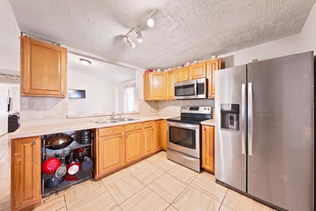 For Sale: $399,999 (3 beds, 2 baths, 1322 Square Feet)