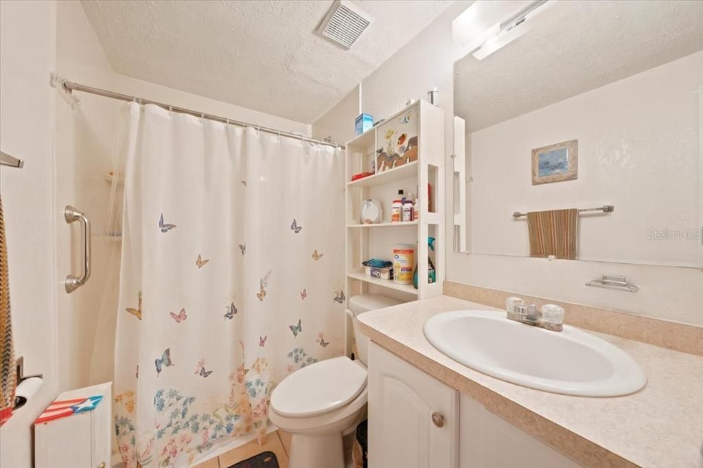 For Sale: $399,999 (3 beds, 2 baths, 1322 Square Feet)