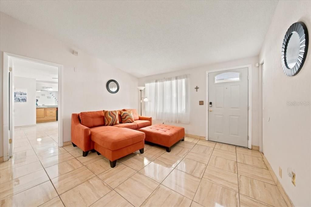 For Sale: $399,999 (3 beds, 2 baths, 1322 Square Feet)
