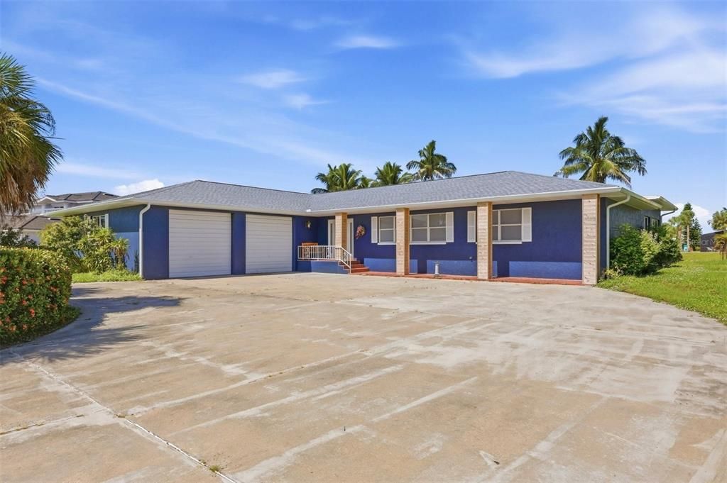 For Sale: $1,000,000 (2 beds, 2 baths, 3276 Square Feet)