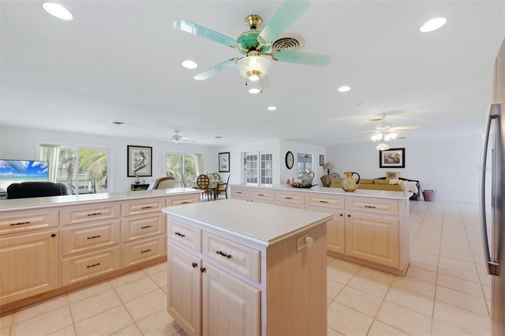 For Sale: $1,000,000 (2 beds, 2 baths, 3276 Square Feet)