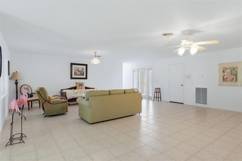 For Sale: $1,000,000 (2 beds, 2 baths, 3276 Square Feet)