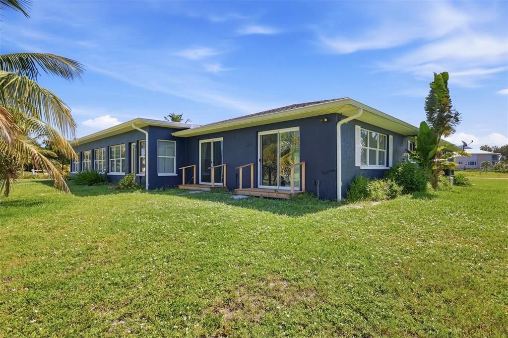 For Sale: $1,000,000 (2 beds, 2 baths, 3276 Square Feet)