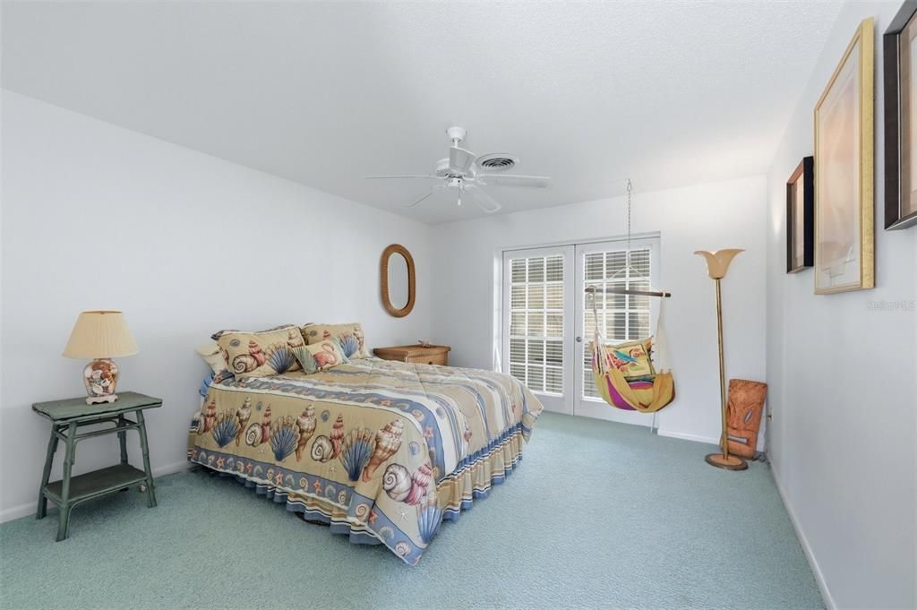 For Sale: $1,000,000 (2 beds, 2 baths, 3276 Square Feet)