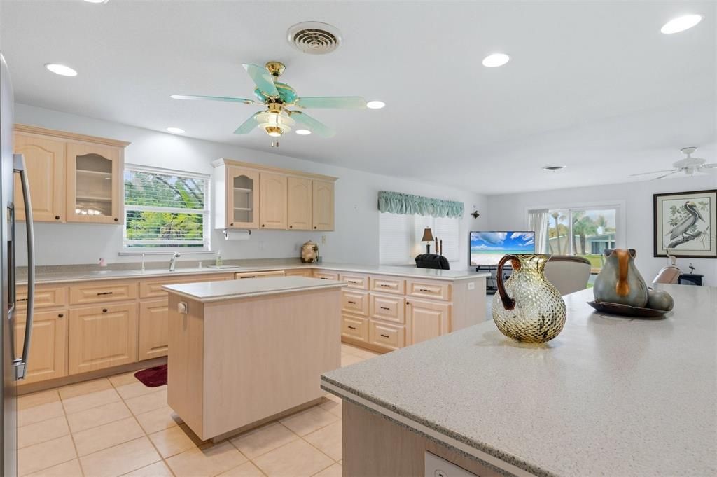For Sale: $1,000,000 (2 beds, 2 baths, 3276 Square Feet)