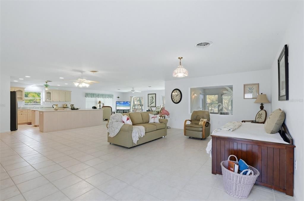 For Sale: $1,000,000 (2 beds, 2 baths, 3276 Square Feet)