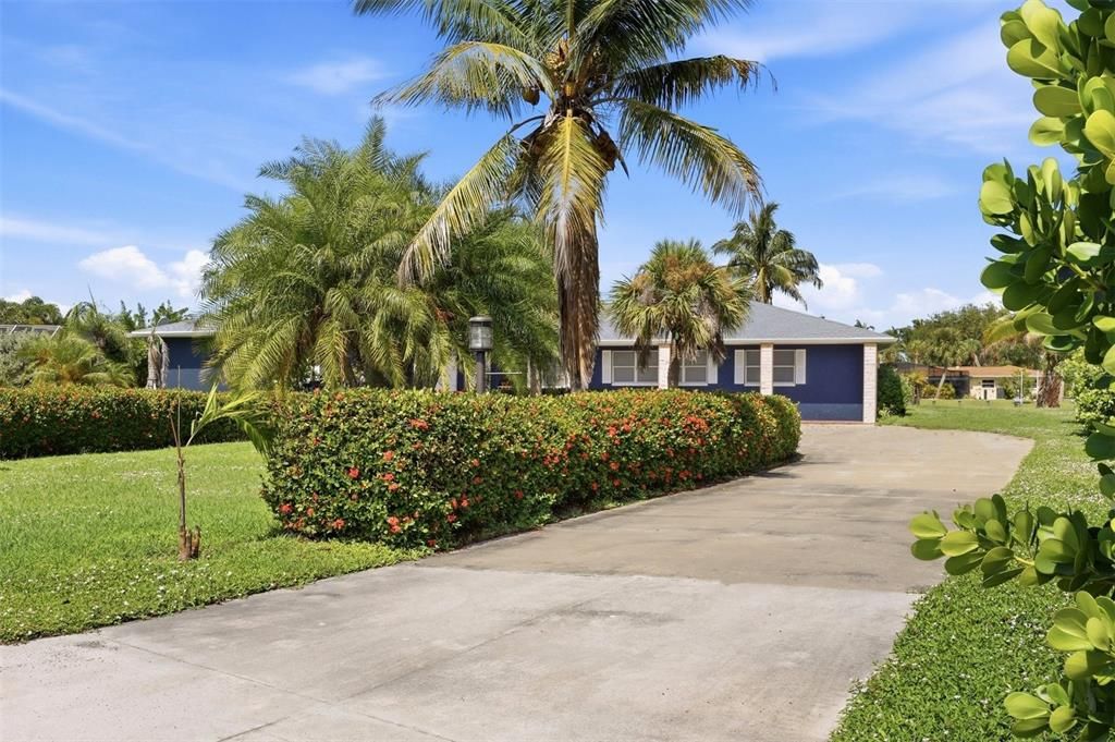 For Sale: $1,000,000 (2 beds, 2 baths, 3276 Square Feet)