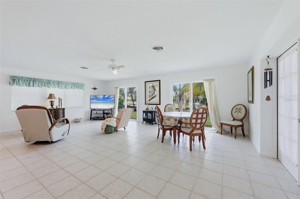 For Sale: $1,000,000 (2 beds, 2 baths, 3276 Square Feet)