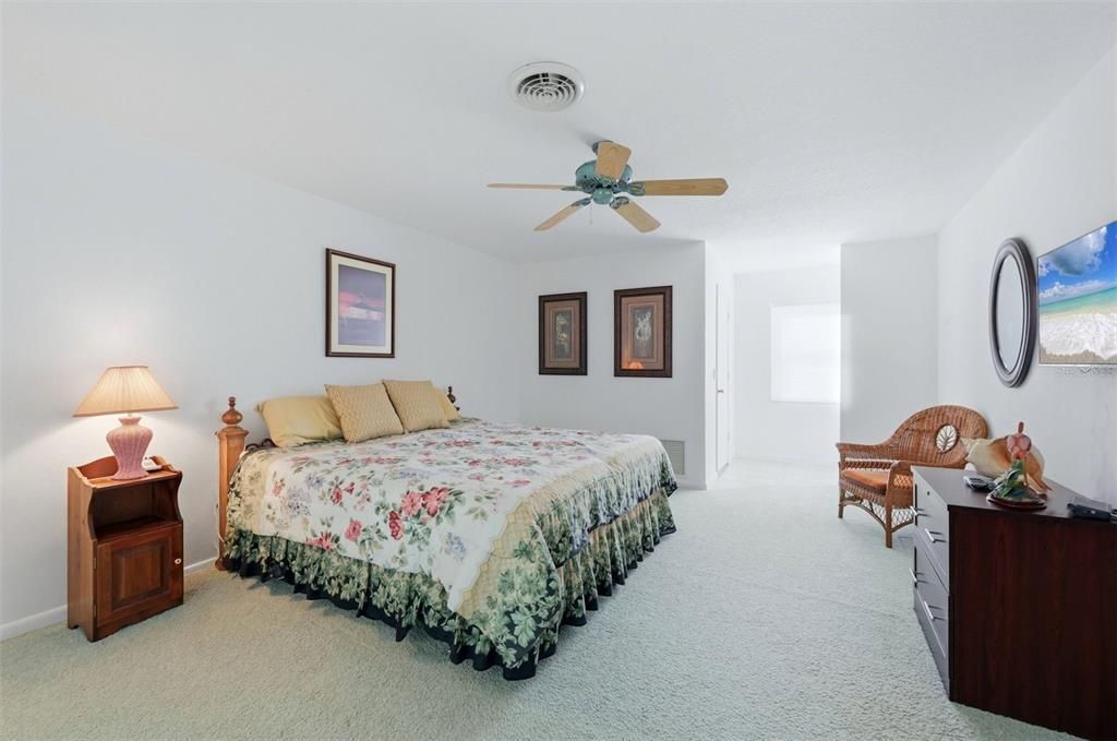 For Sale: $1,000,000 (2 beds, 2 baths, 3276 Square Feet)