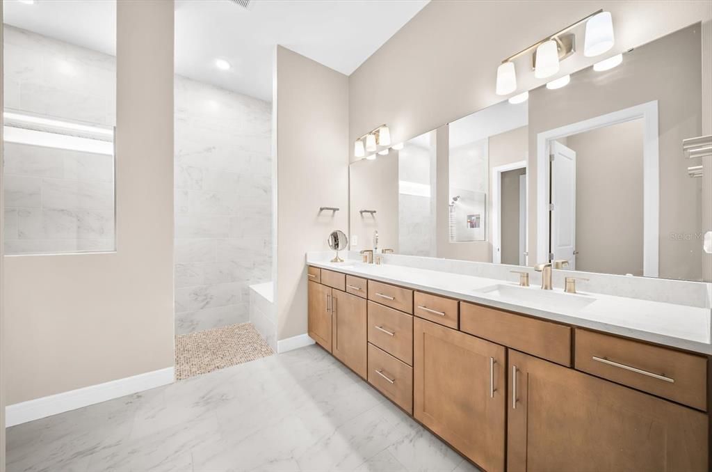 For Sale: $989,000 (3 beds, 3 baths, 2808 Square Feet)