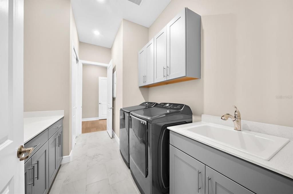 For Sale: $989,000 (3 beds, 3 baths, 2808 Square Feet)