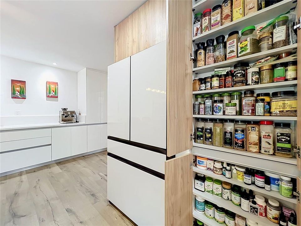 For Sale: $899,000 (4 beds, 3 baths, 2886 Square Feet)