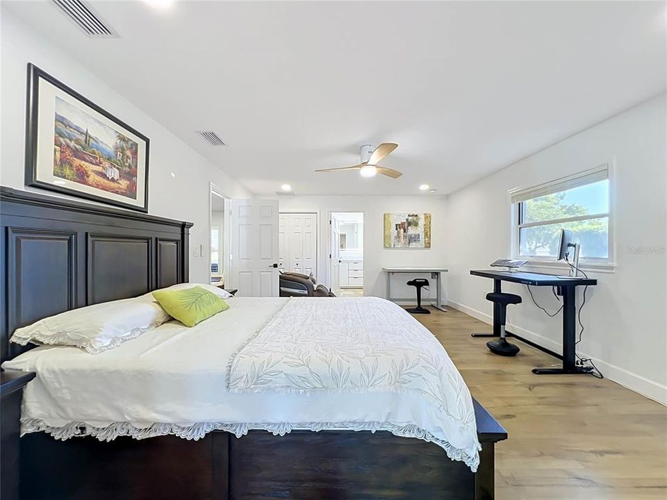 For Sale: $899,000 (4 beds, 3 baths, 2886 Square Feet)