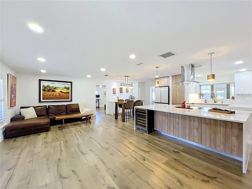 For Sale: $899,000 (4 beds, 3 baths, 2886 Square Feet)
