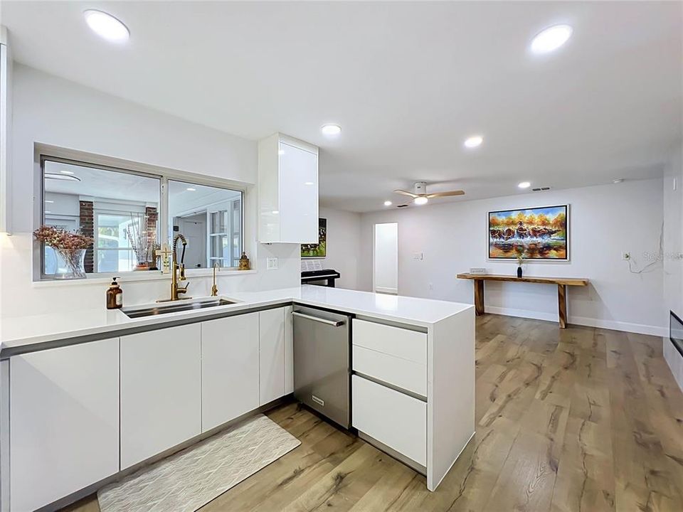 For Sale: $899,000 (4 beds, 3 baths, 2886 Square Feet)