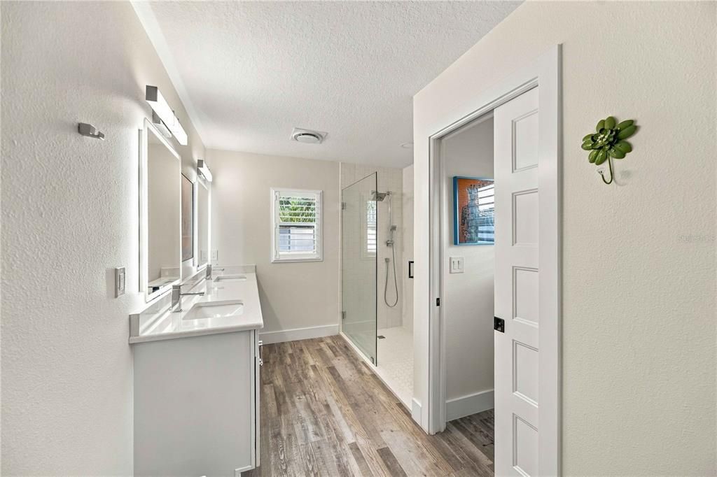 Active With Contract: $1,379,000 (3 beds, 2 baths, 2222 Square Feet)