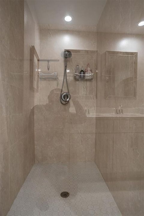 For Sale: $369,990 (2 beds, 1 baths, 1050 Square Feet)