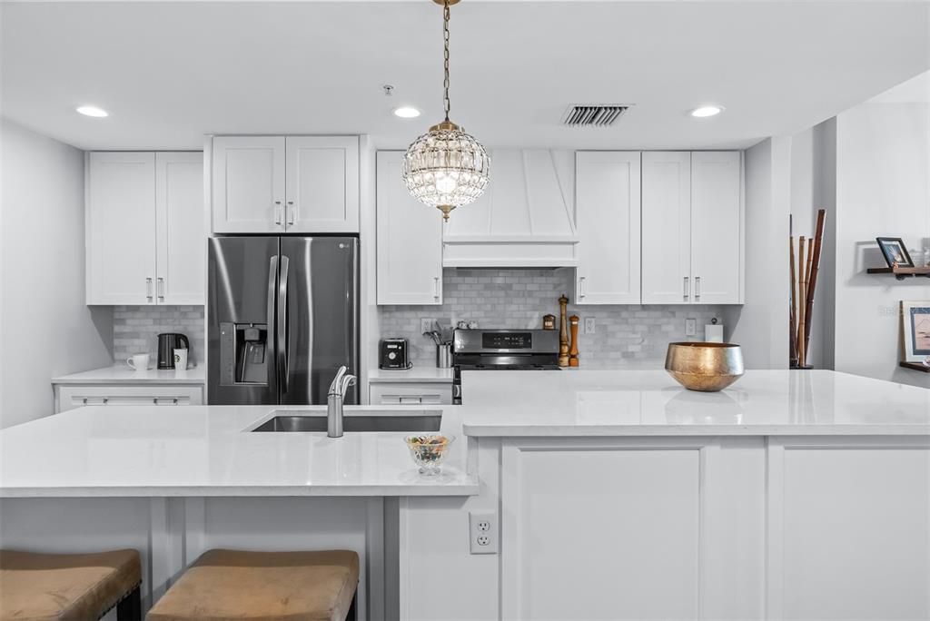 For Sale: $369,990 (2 beds, 1 baths, 1050 Square Feet)