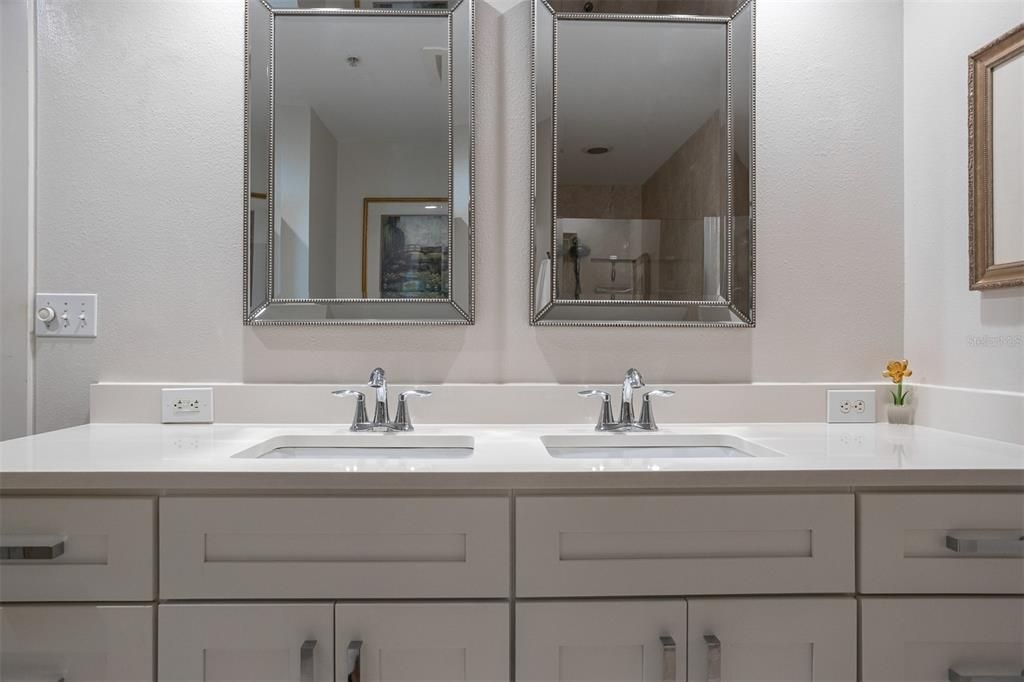For Sale: $369,990 (2 beds, 1 baths, 1050 Square Feet)