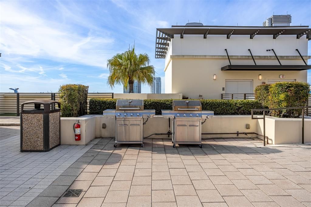 For Sale: $369,990 (2 beds, 1 baths, 1050 Square Feet)