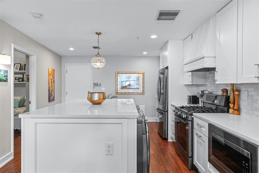 For Sale: $369,990 (2 beds, 1 baths, 1050 Square Feet)