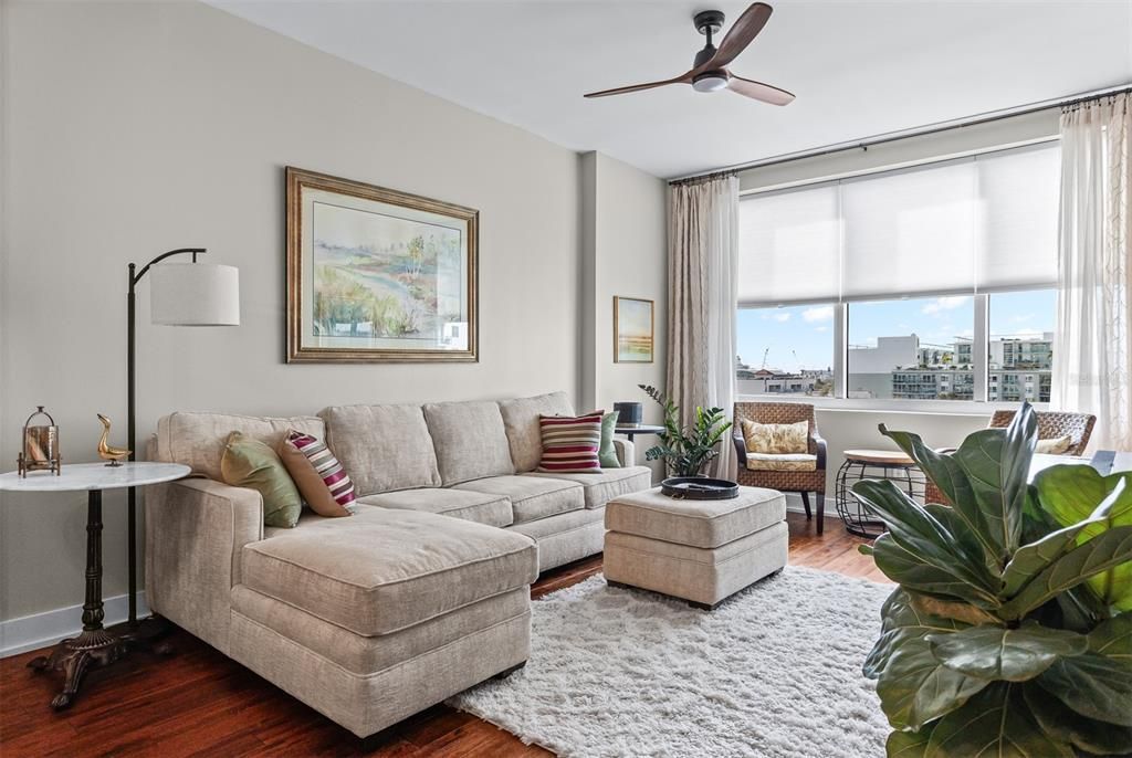 For Sale: $369,990 (2 beds, 1 baths, 1050 Square Feet)