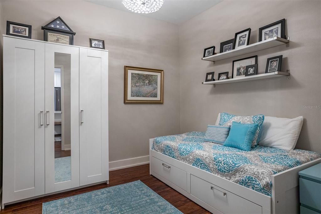 For Sale: $369,990 (2 beds, 1 baths, 1050 Square Feet)