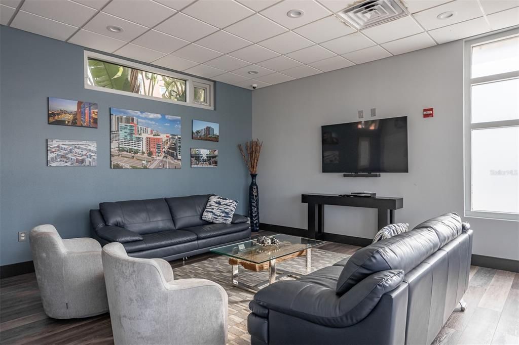 For Sale: $369,990 (2 beds, 1 baths, 1050 Square Feet)