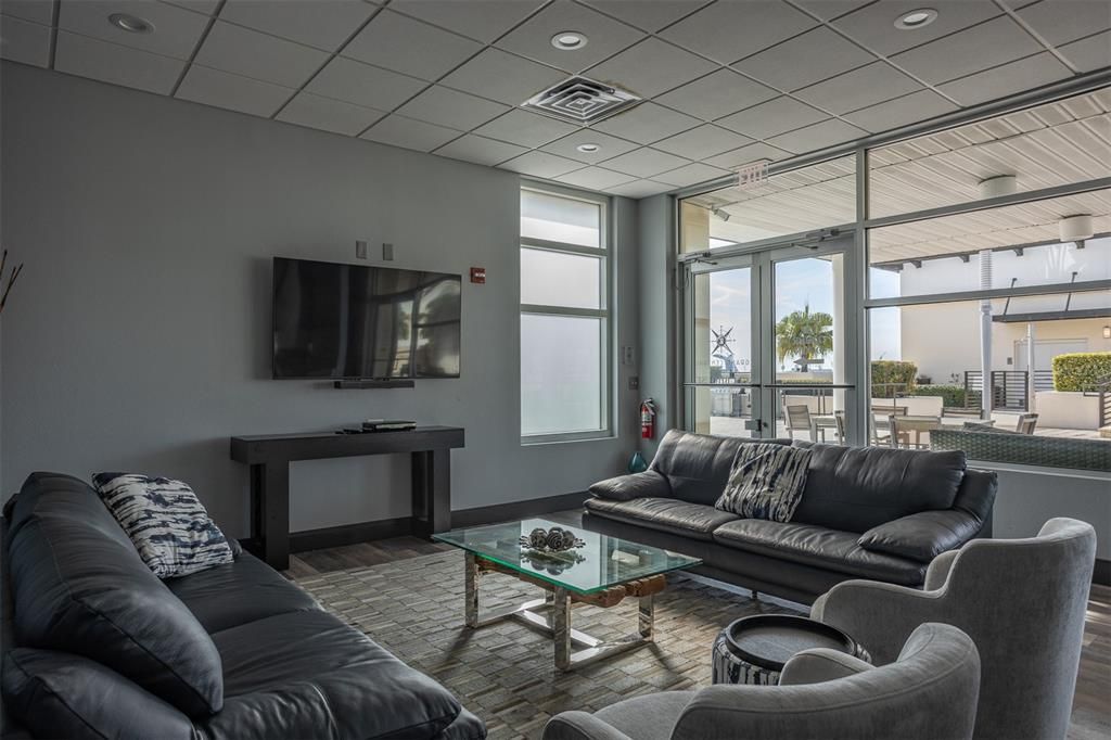 For Sale: $369,990 (2 beds, 1 baths, 1050 Square Feet)