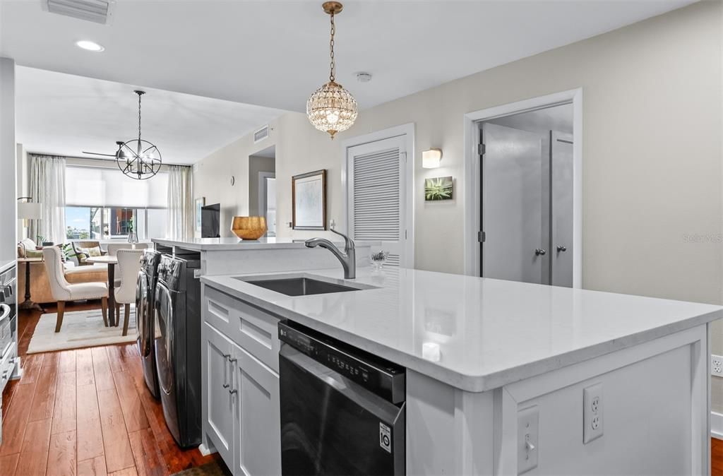 For Sale: $369,990 (2 beds, 1 baths, 1050 Square Feet)