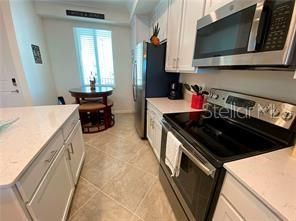 For Rent: $2,400 (2 beds, 2 baths, 1121 Square Feet)