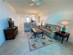 For Rent: $2,400 (2 beds, 2 baths, 1121 Square Feet)