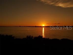 For Rent: $2,400 (2 beds, 2 baths, 1121 Square Feet)