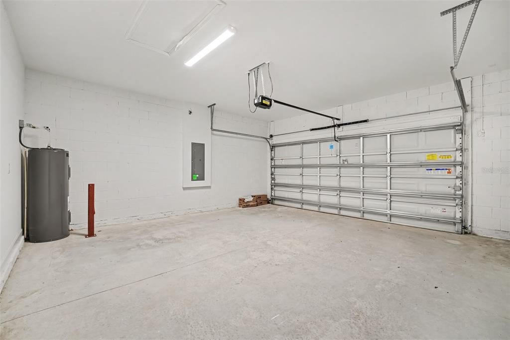 For Rent: $2,600 (4 beds, 2 baths, 1937 Square Feet)