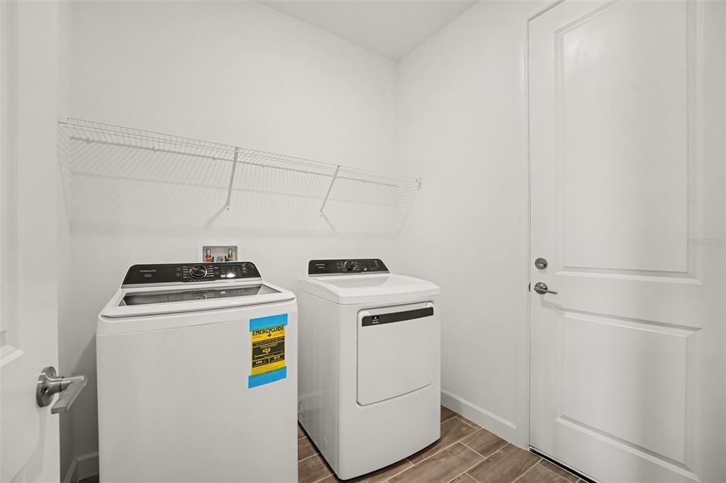 For Rent: $2,600 (4 beds, 2 baths, 1937 Square Feet)