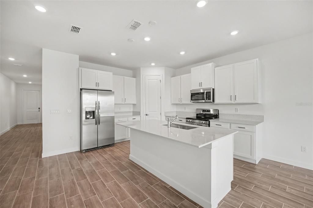 For Rent: $2,600 (4 beds, 2 baths, 1937 Square Feet)